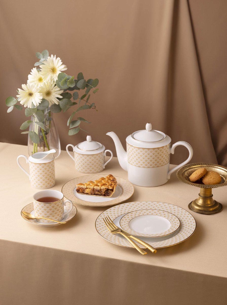 Trocadero Gold Tea Set 17 Pc