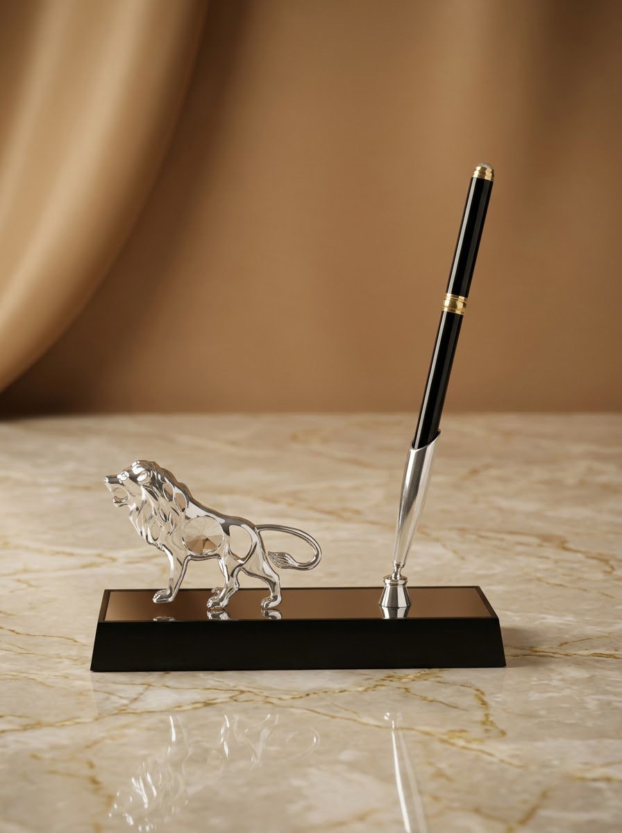 Lion Pen Stand